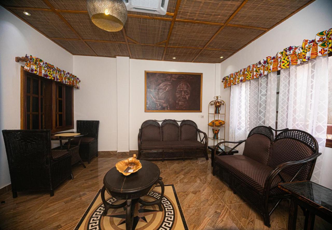 Ike'S Cultural Village Kumasi Exteriör bild