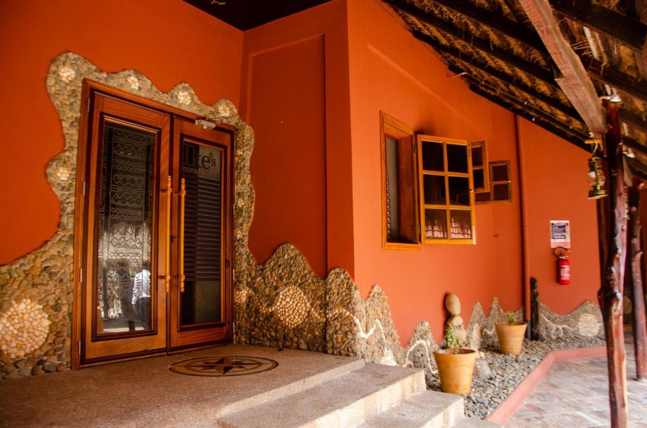 Ike'S Cultural Village Kumasi Exteriör bild