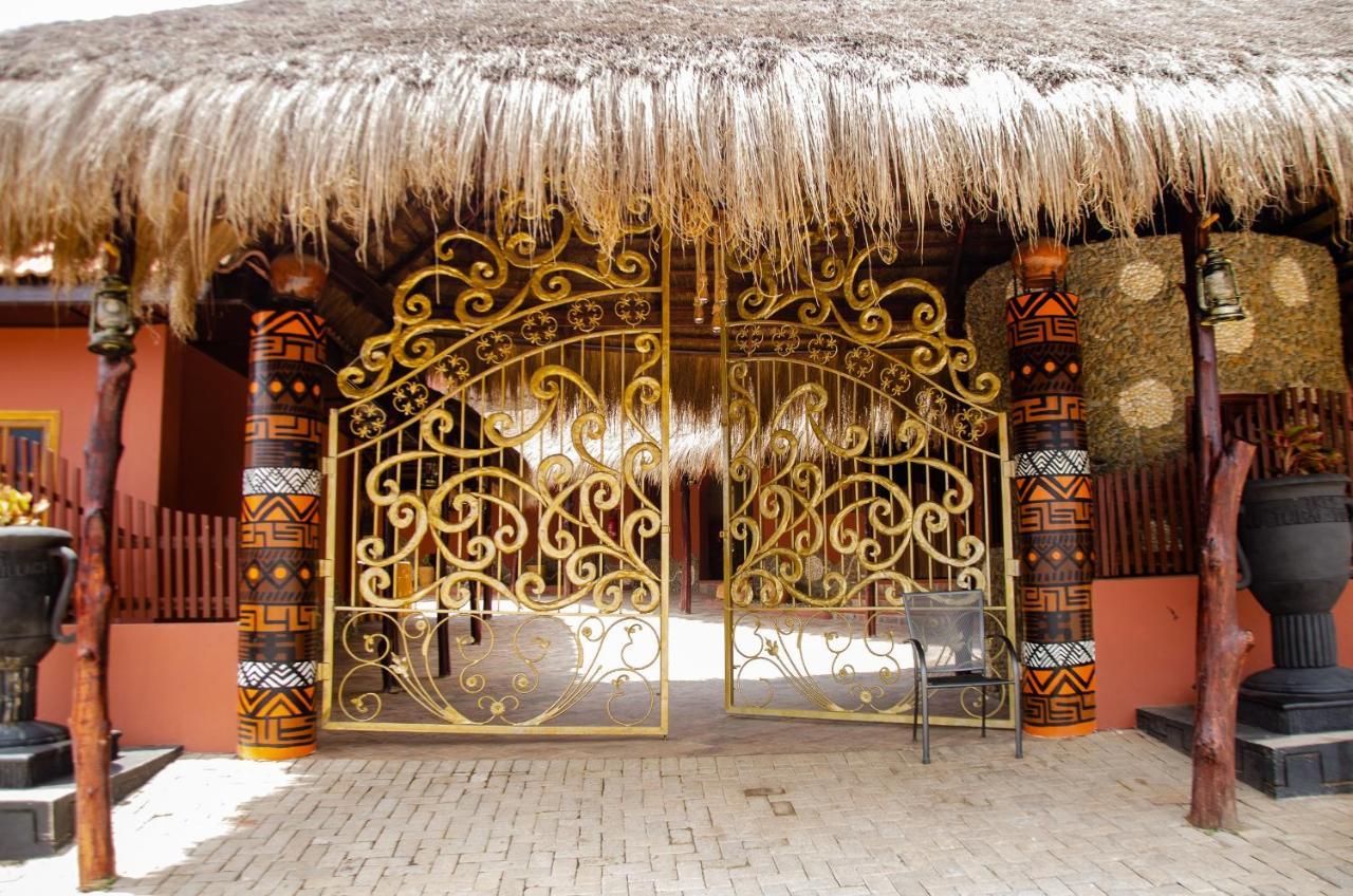 Ike'S Cultural Village Kumasi Exteriör bild